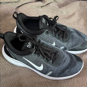 Nike Gray and Black Flex experience 8